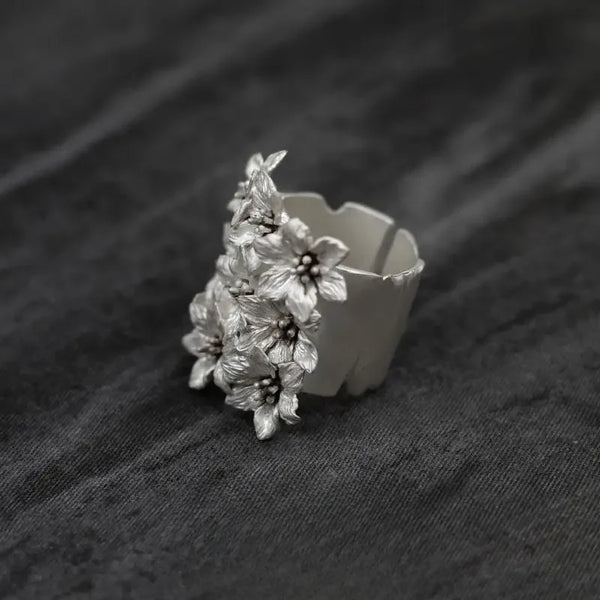 New Chinese Style Silver White Color Adorned Black Flower Buds Lily Flower Cluster Ring Women's Literature and Art Banquet Ring